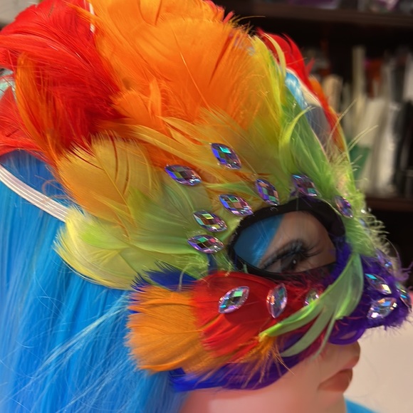 New Fairy Feathered Mask - Picture 7 of 8